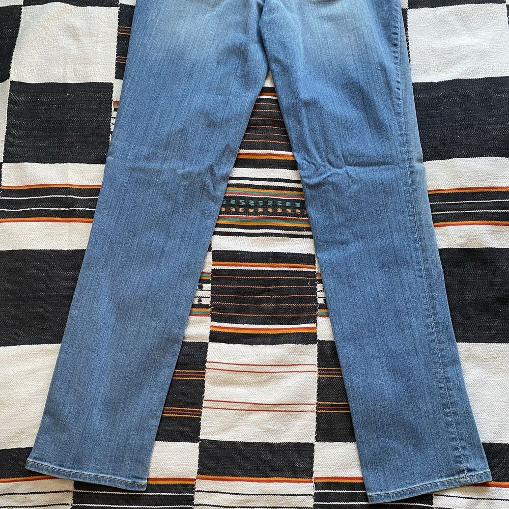 NWT Eddie Bauer Stay Shape Slightly Curvy Straight Denim Jeans. Size 8. - Picture 12 of 12